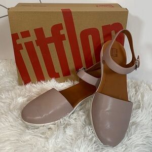FitFlop - Leather Closed-Toe Cova II Sandals in Mink color size 10